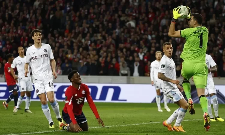 ‘Dibu’ Martínez lleva al Aston Villa a las semifinales europeas 42 años después