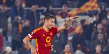 Roma echa al Milan de la Europa League con un golazo de Dybala