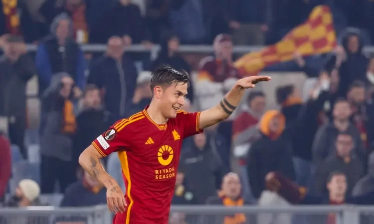 Roma echa al Milan de la Europa League con un golazo de Dybala