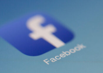 Talibanes trabajan para restringir el uso de Facebook en Afganistán