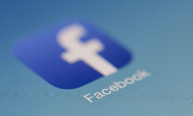 Talibanes trabajan para restringir el uso de Facebook en Afganistán