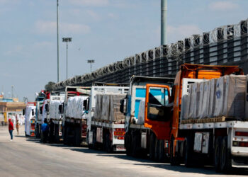 Egipto aumenta ayuda humanitaria a Gaza con envío diario de 300 camiones