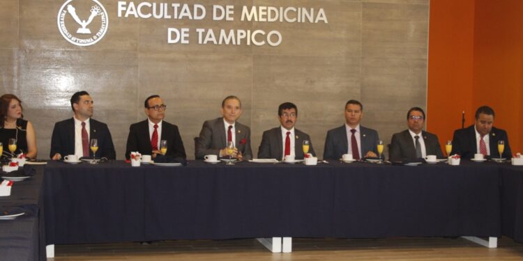 Entrega la UAT 37 médicos con las más altas calificaciones del EGEL Ceneval
