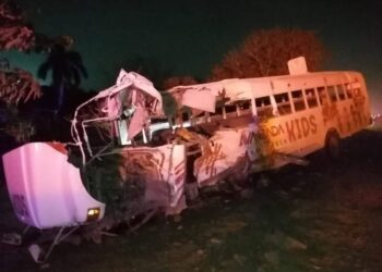 Choca autobús que transportaba deportistas