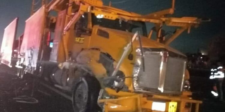 Choca autobús que transportaba deportistas