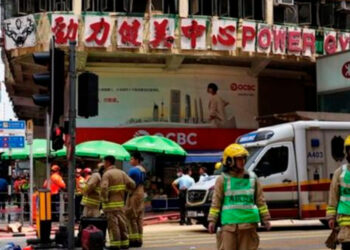 Tragedia en Hong Kong: al menos 5 muertos y decenas de heridos en un devastador incendio