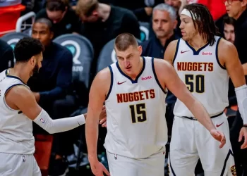 Los Nuggets remontan en una épica victoria sobre los Lakers con una canasta sobre la bocina