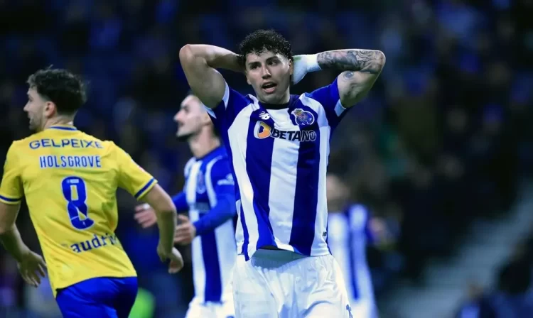Porto aparta a cuatro jugadores de su plantel, incluido Jorge Sánchez