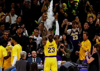 La encuesta de la NBA coloca a Michael Jordan como el GOAT, pero LeBron James se acerca al trono