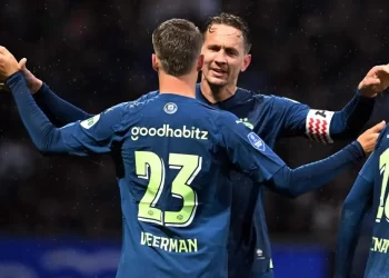 PSV aplasta al Heerenveen y acaricia el título de la Eredivisie