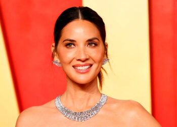 Olivia Munn comparte su valiente lucha contra el cáncer de mama