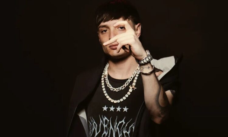 Peso Pluma rompe récord Guinness como el artista latino más visto en YouTube