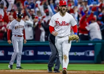 Los Filis de Filadelfia remontan para vencer a los Bravos de Atlanta 5-4