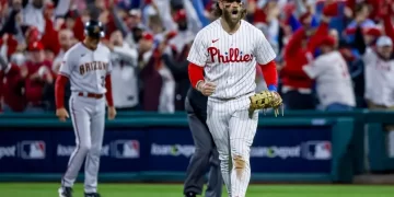 Los Filis de Filadelfia remontan para vencer a los Bravos de Atlanta 5-4