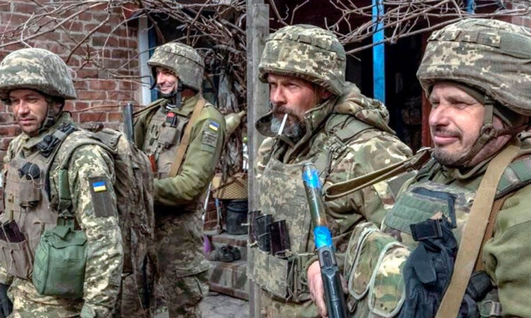 EE. UU. y tres aliados anuncian el envío urgente de misiles y artillería a Ucrania