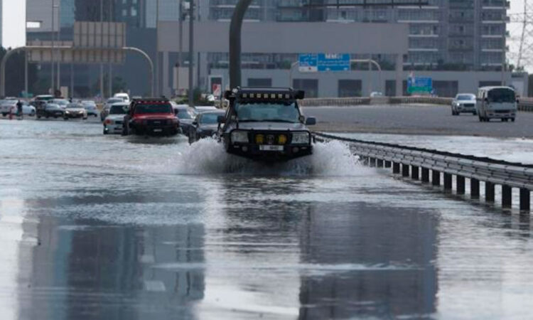 Aeropuerto de Dubái recupera la normalidad tras severas lluvias