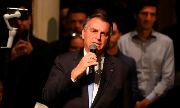 Bolsonaro amenaza con “tirar a matar” y se niega a ser detenido ante acusaciones