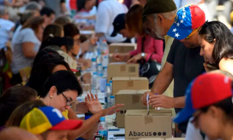 Más de 600.000 venezolanos se suman al padrón electoral para las próximas elecciones presidenciales
