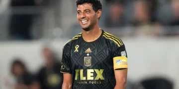 Carlos Vela sigue sin definir su futuro: ¿Rayados en el horizonte?