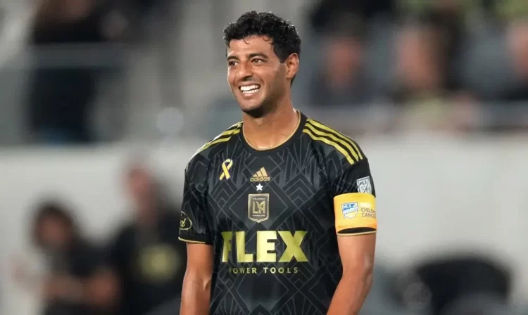 Carlos Vela sigue sin definir su futuro: ¿Rayados en el horizonte?