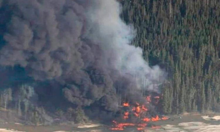 Trágico accidente en Alaska: Avión se estrella cerca de río helado