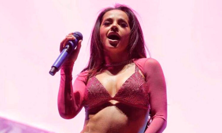 Becky G será la conductora estelar y actuará en los Latin AMAs 2024