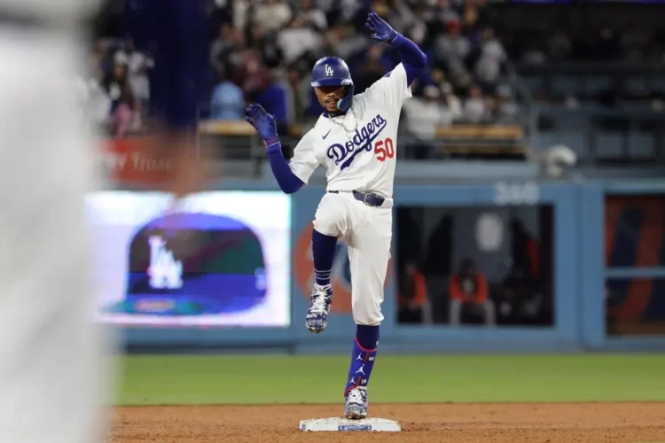 Betts lidera a los Dodgers en una victoria ajustada sobre los Gigantes