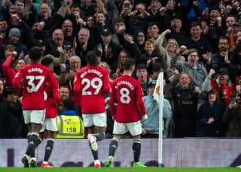 Bruno Fernandes rescata al Manchester United