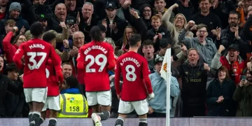 Bruno Fernandes rescata al Manchester United