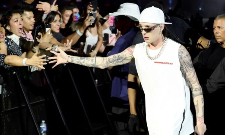 Peso Pluma brilla en el escenario principal de Coachella 2024