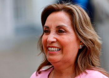 Crisis política en Perú: Presidenta Boluarte enfrenta escrutinio por relojes Rolex no declarados