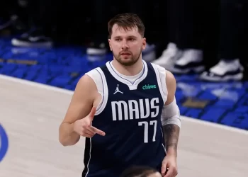 Luka Doncic lidera a los Mavericks hacia la victoria