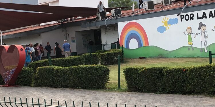 Frustran suicidio en Hospital Infantil