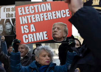 Exdirector de National Enquirer admite publicar artículos para favorecer a Trump