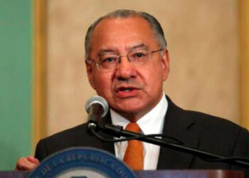 Exembajador de EE.UU. en Bolivia condenado a 15 años de prisión por espiar para Cuba