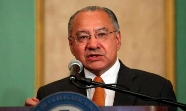 Exembajador de EE.UU. en Bolivia condenado a 15 años de prisión por espiar para Cuba