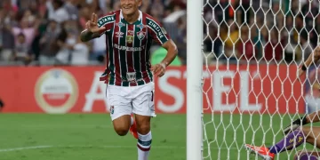 Fluminense sufre pero vence al Colo Colo 2-1 y toma el liderato en la Copa Libertadores