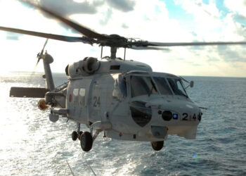 Accidente en el Pacífico: 1 muerto y 7 desaparecidos tras choque de helicópteros japoneses