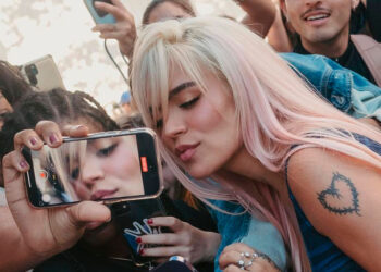 Karol G invita a 500 policías a sus conciertos en Bogotá