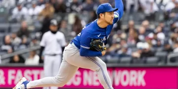 Azulejos de Toronto superan a Yankees en el primer juego en casa