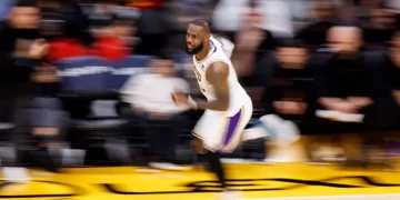 LeBron James rompe récord de Michael Jordan en la NBA