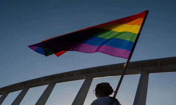 Irak aprueba criminalizar la homosexualidad; impondrá condenas severas