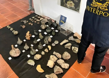 Allanan museo OVNI en Argentina y recuperan pie de momia peruana
