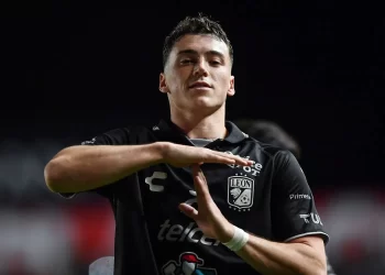 León se impone ante los Rayos y avanza en la lucha por la fase final