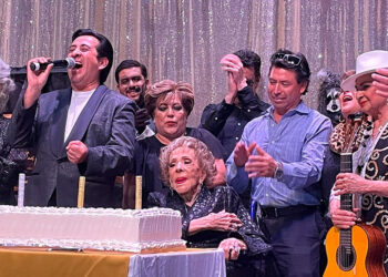 Reconocen los 75 años de carrera en Silvia Pinal