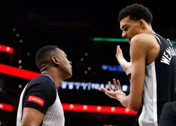 Victor Wembanyama, novato estrella de San Antonio, multado por celebración costosa