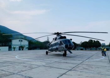 Llega helicóptero de la GN para combatir incendio