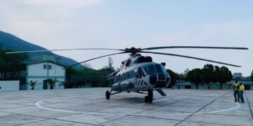 Llega helicóptero de la GN para combatir incendio