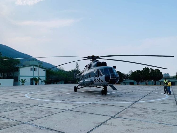 Llega helicóptero de la GN para combatir incendio