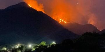 Gran incendio forestal azota en el Ejido Ávila y Urbina de Jaumave, Tamaulipas; claman helicóptero